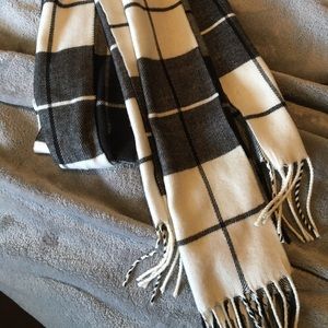 Cashmere scarf
